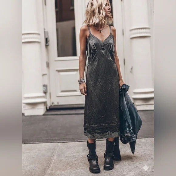 Vintage Yolande Black Nylon Embroidered Slip Dress / Nightie - Size 40 (Large) - Picture 10 of 10